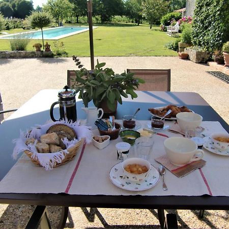 Bed and Breakfast Du Côté de l'Ombrière à Geay  Extérieur photo
