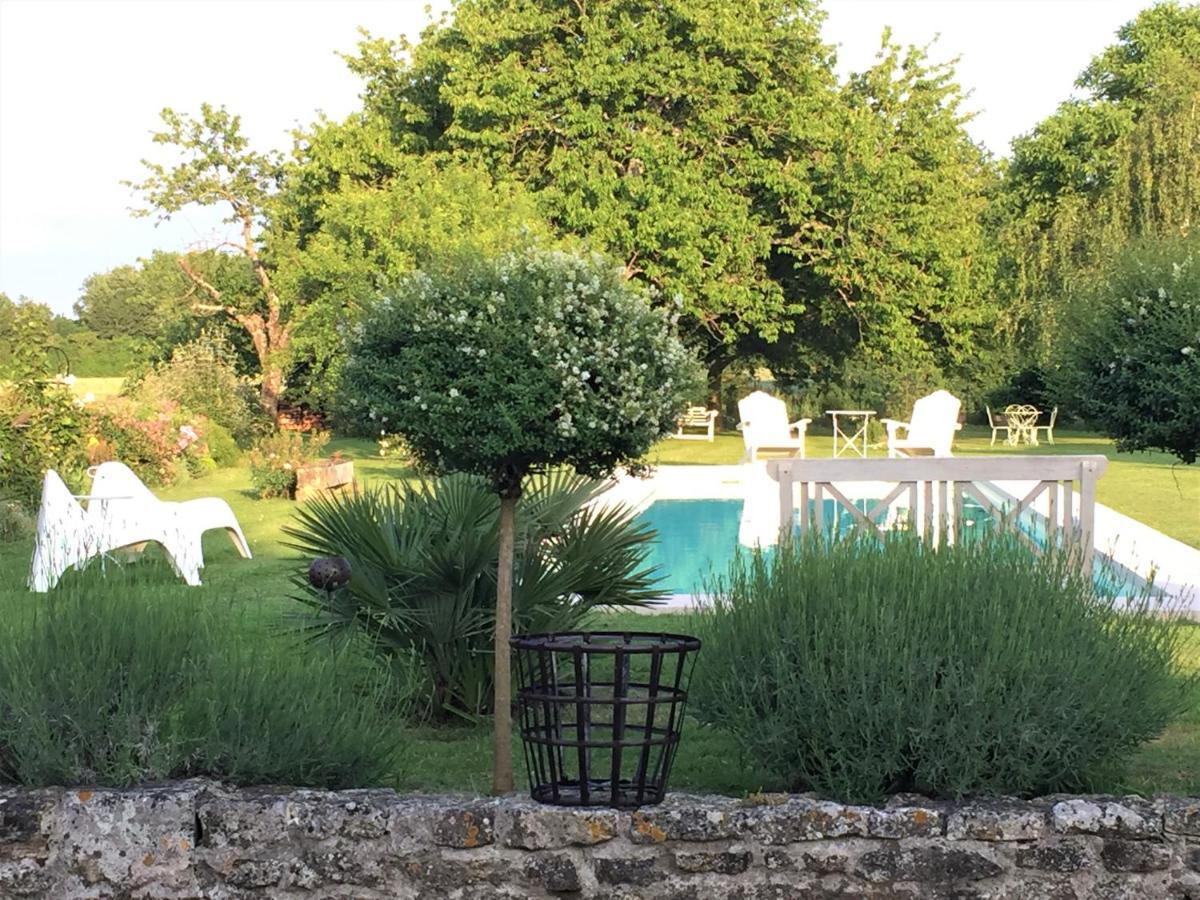 Bed and Breakfast Du Côté de l'Ombrière à Geay  Extérieur photo